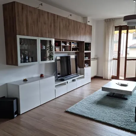 Confortevole Attico Vista Cupola Новара